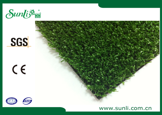 Decorazione artificiale decorativa verde dell'erba dei pp per la PORTATA Anti-UV dello SGS AIZ del CE dell'animale domestico